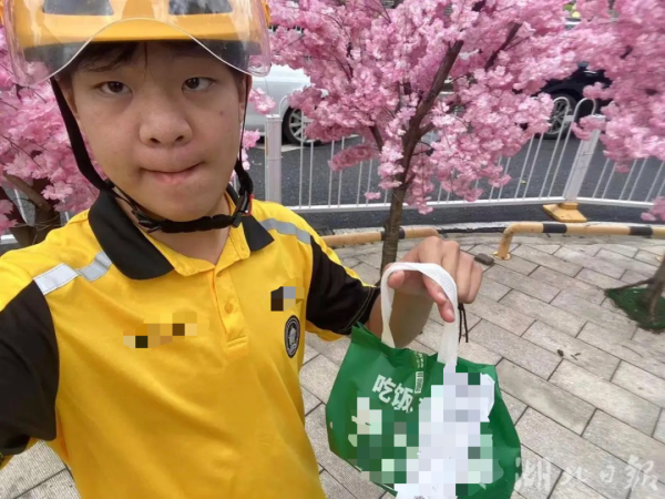信钰证券 被北科大录取后，他决定去送外卖